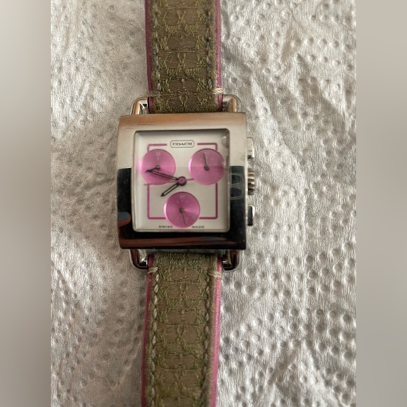 This vintage Coach Watch is very nice ! The band looks old but the is great! - Picture 4 of 7